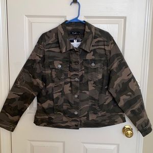 D Jeans Womens 1X NWT Camo Crop Jacket